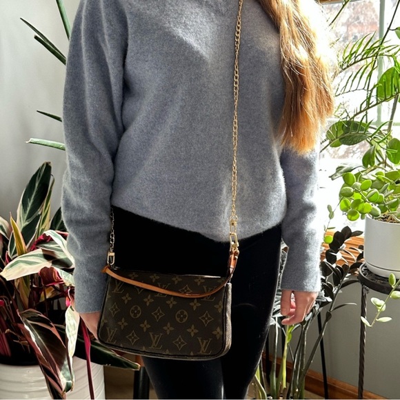 Louis Vuitton Brown Monogram Crossbody Bag with Gold Chain. Pochette Accessories - Picture 14 of 14
